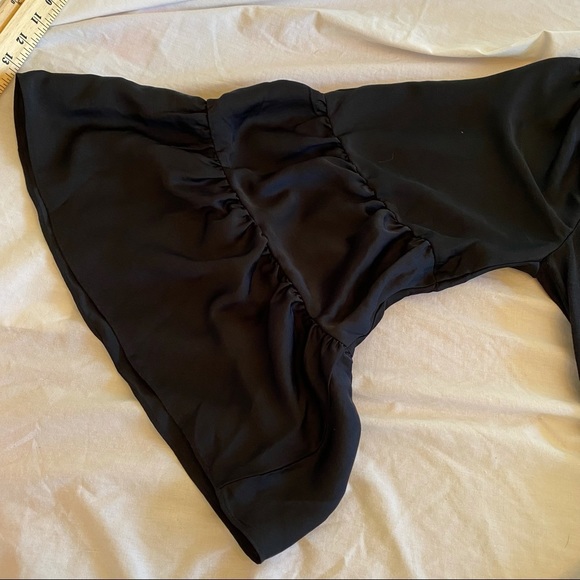 Anthropologie Gloria Off The Shoulder Ruffle Bell Sleeve Top Black size Medium - Picture 4 of 9